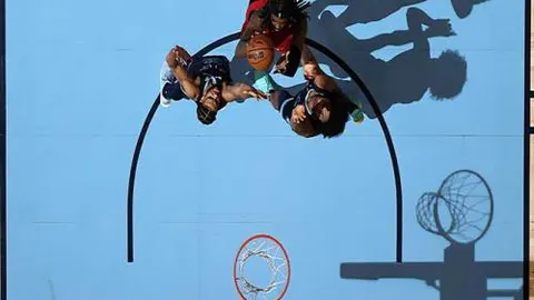 “火箭新星格林独揽33分 助球队逆袭获胜”